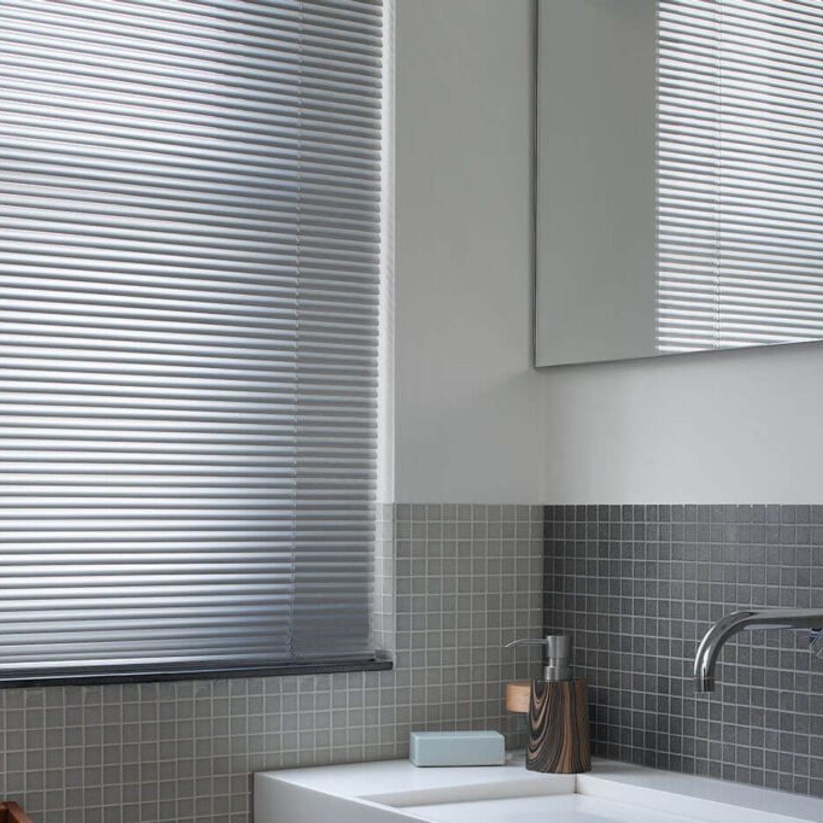 Luxaflex Aluminium Venetian Blinds gallery detail image