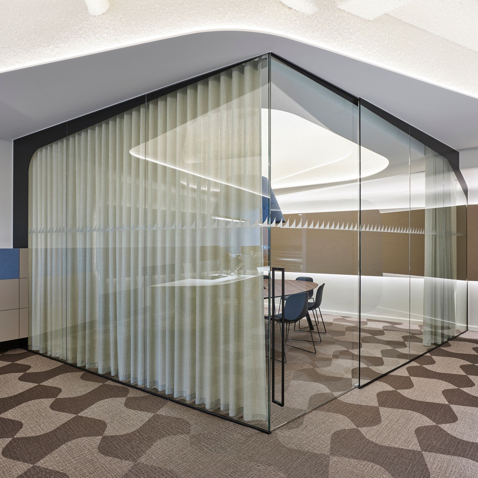 Versatile shaped woven eco-vinyl tiles by ntgrate® gallery detail image