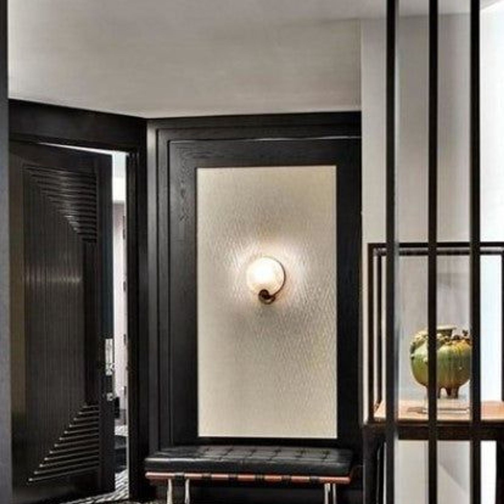 Visual Comfort AERIN Iveala Single Sconce gallery detail image