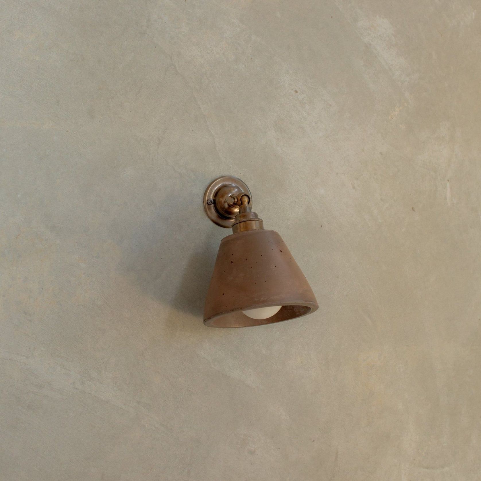 Mod wall light with knuckle gallery detail image