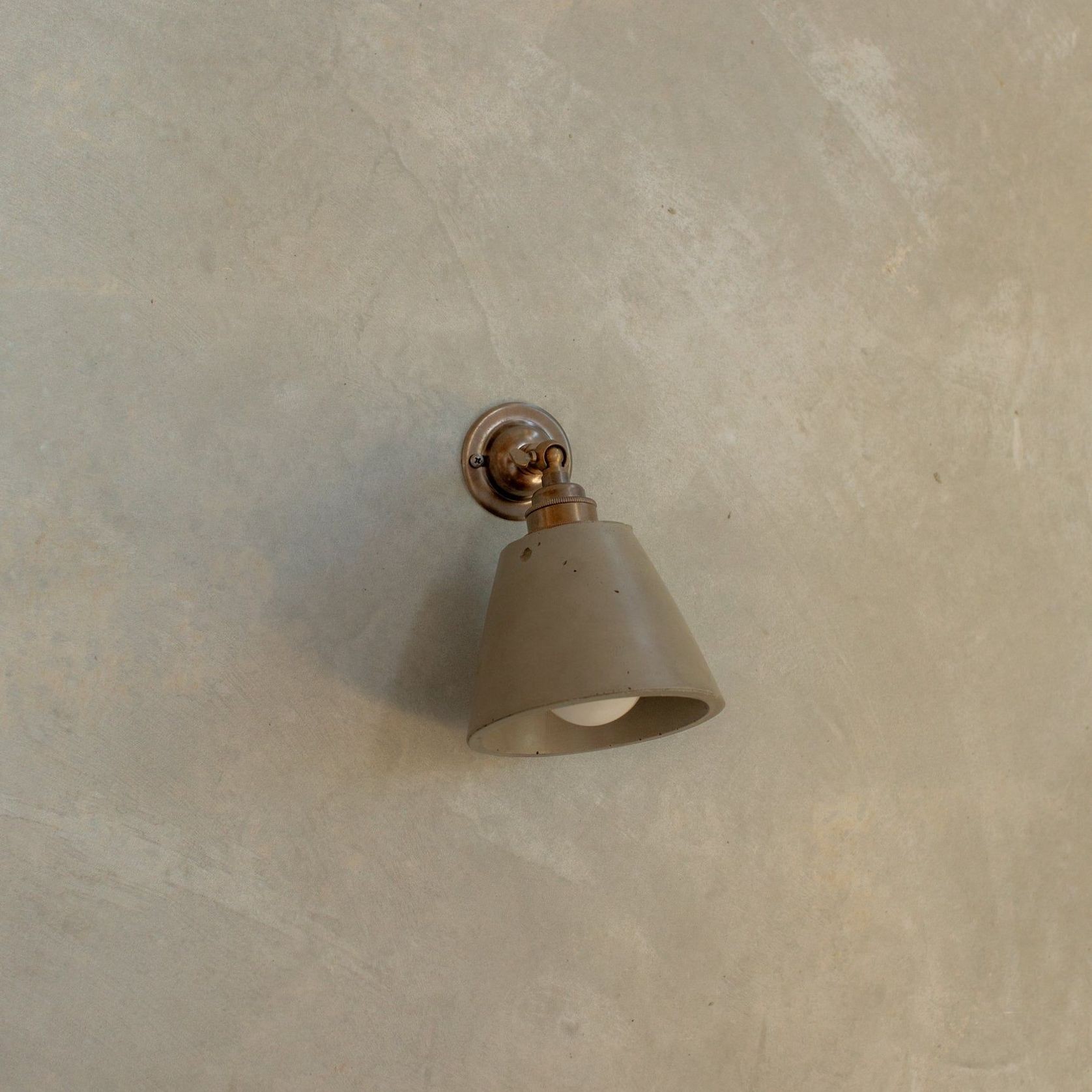 Mod wall light with knuckle gallery detail image