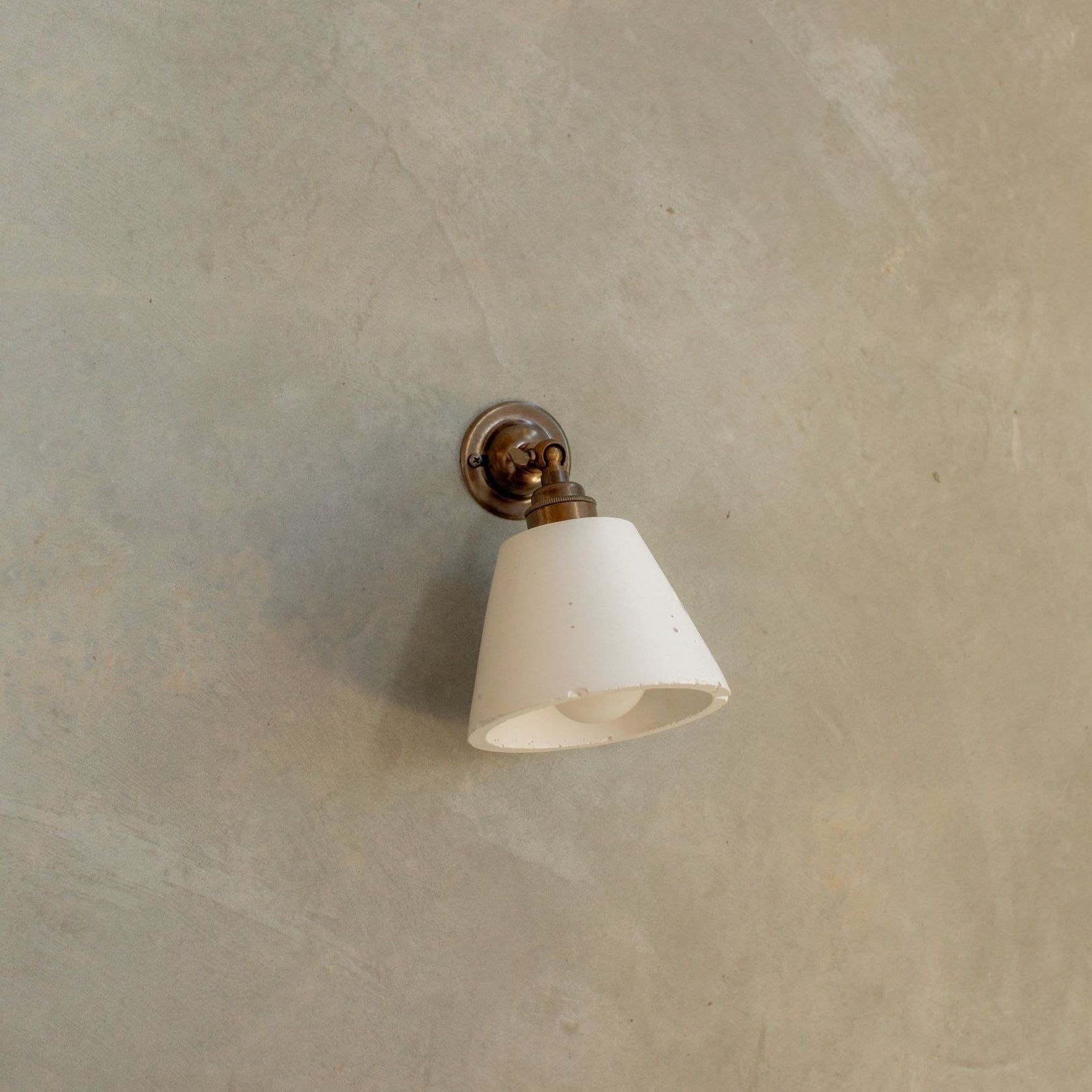 Mod wall light with knuckle gallery detail image