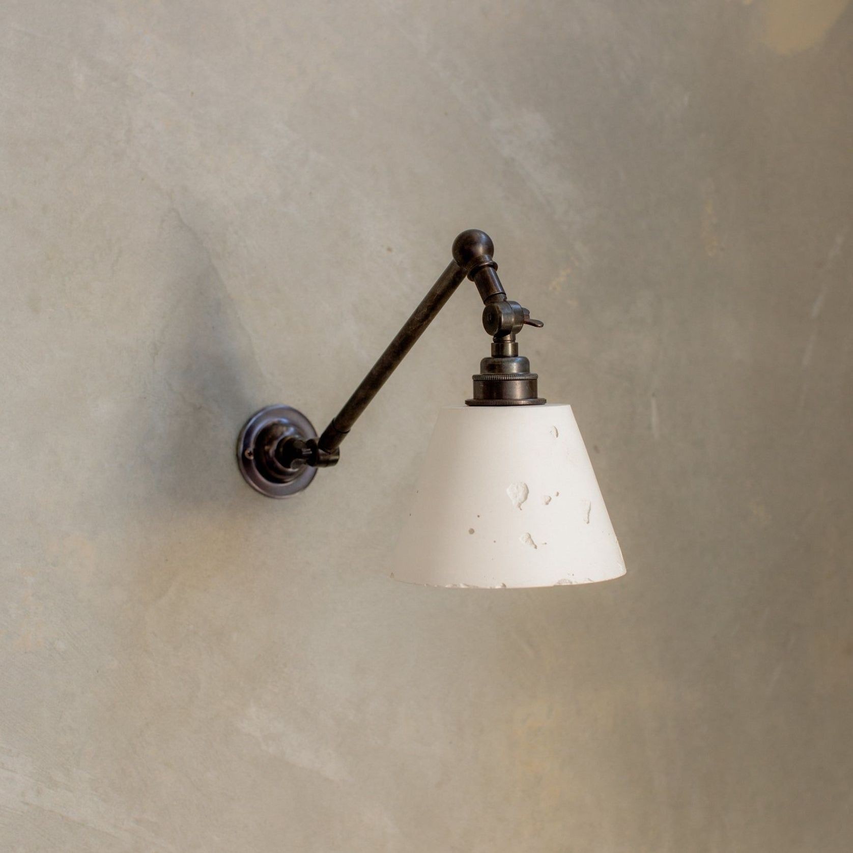 Mod wall light with arm gallery detail image