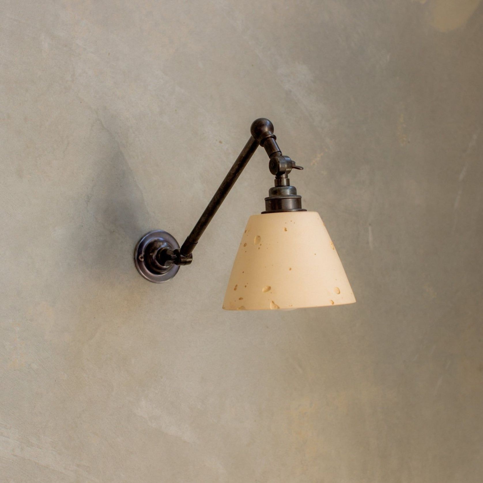 Mod wall light with arm gallery detail image