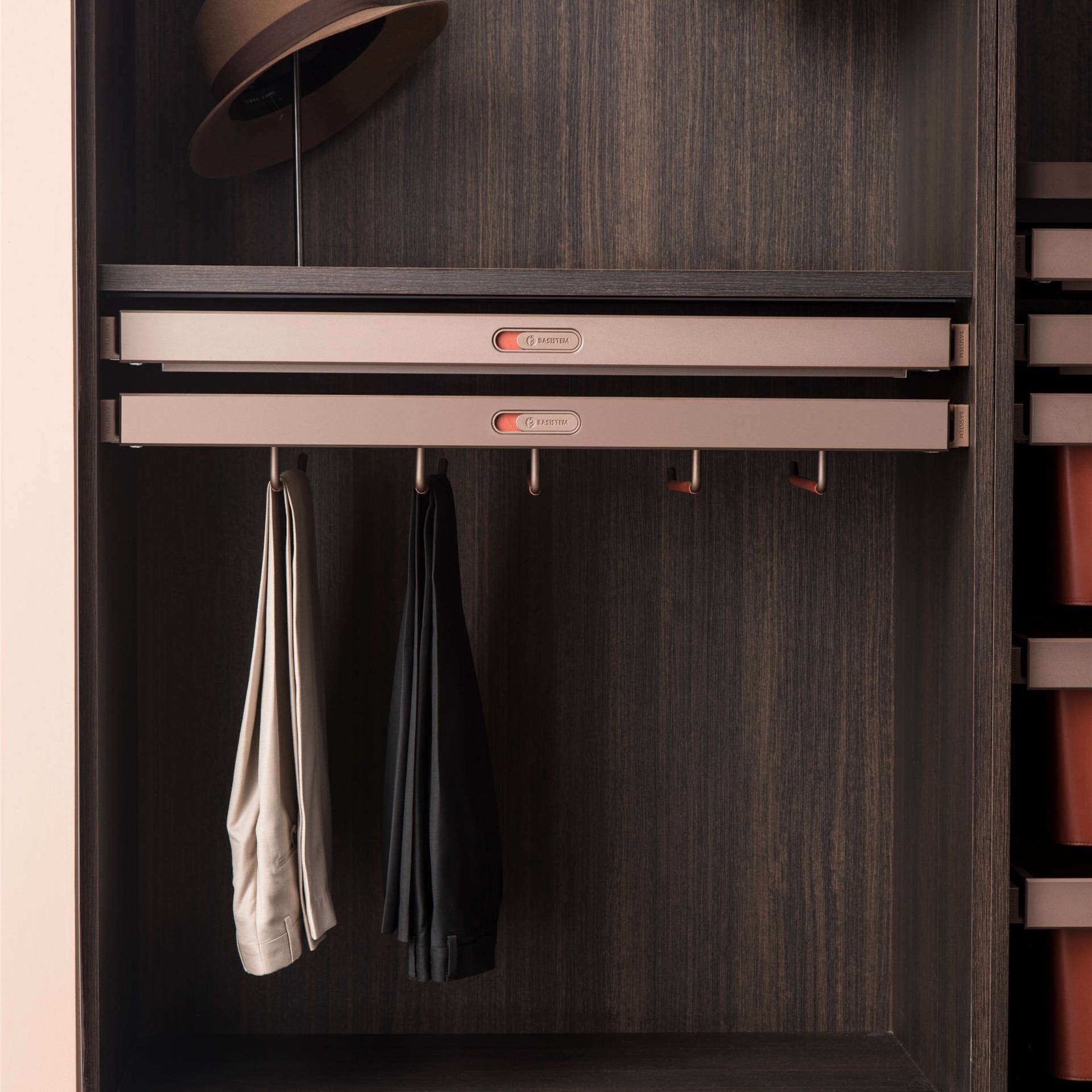 Basistem BRUGG Wood Pants Hanger gallery detail image