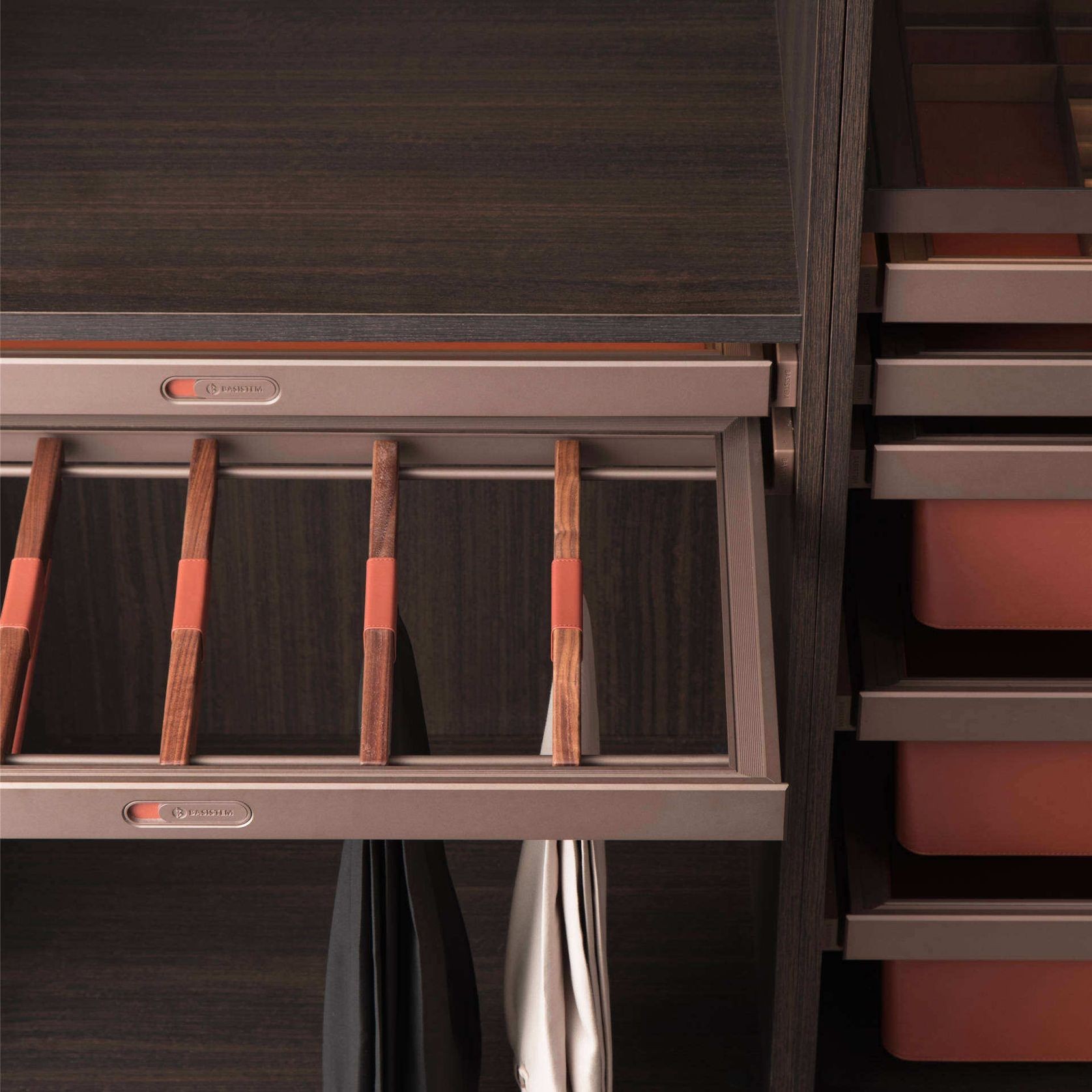 Basistem BRUGG Wood Pants Hanger gallery detail image