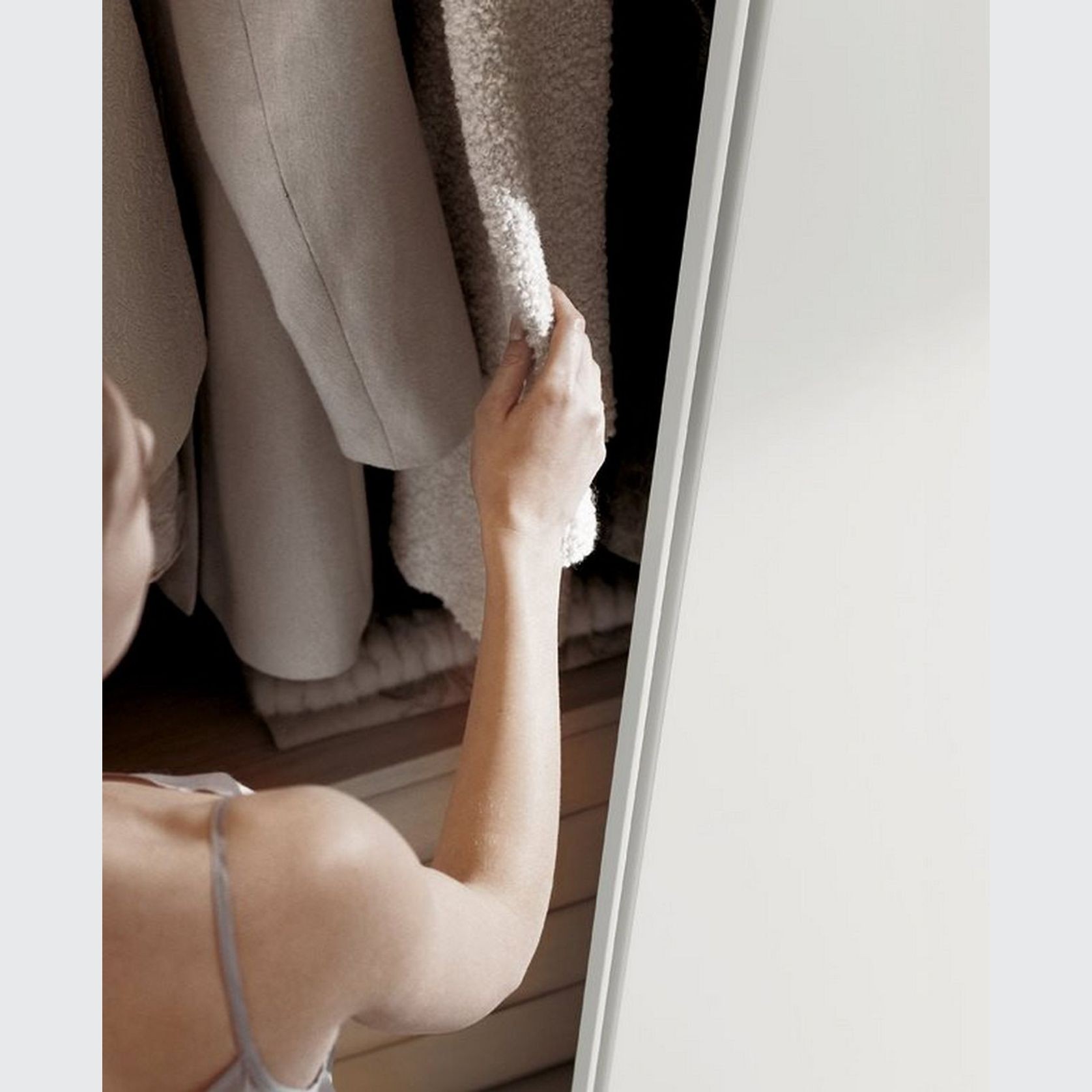 New Entry Wardrobe gallery detail image