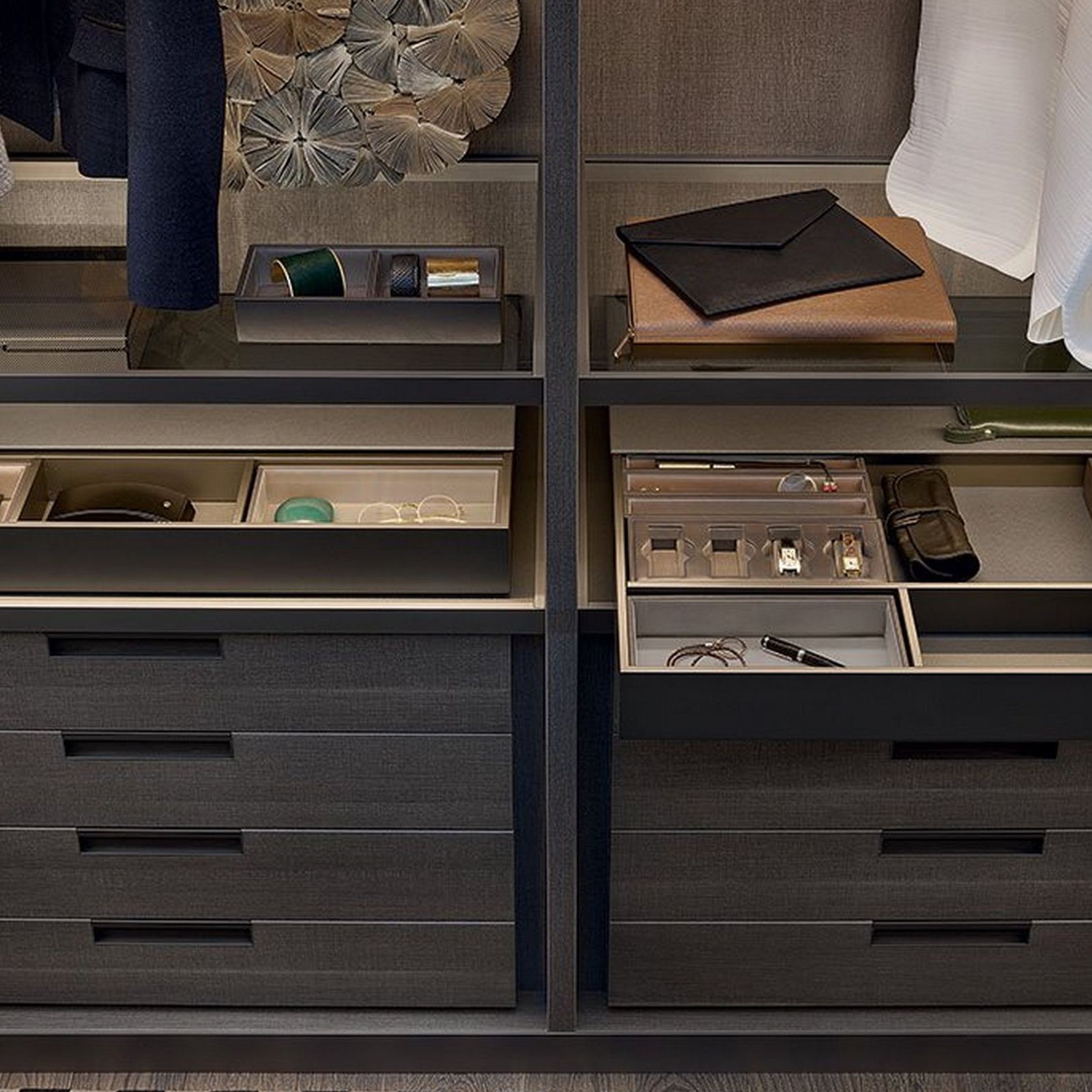 Senzafine Walk-In Closet gallery detail image