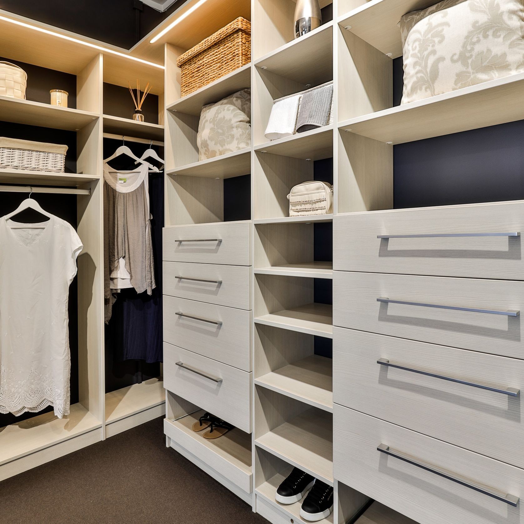 Custom Walk In Wardrobe gallery detail image