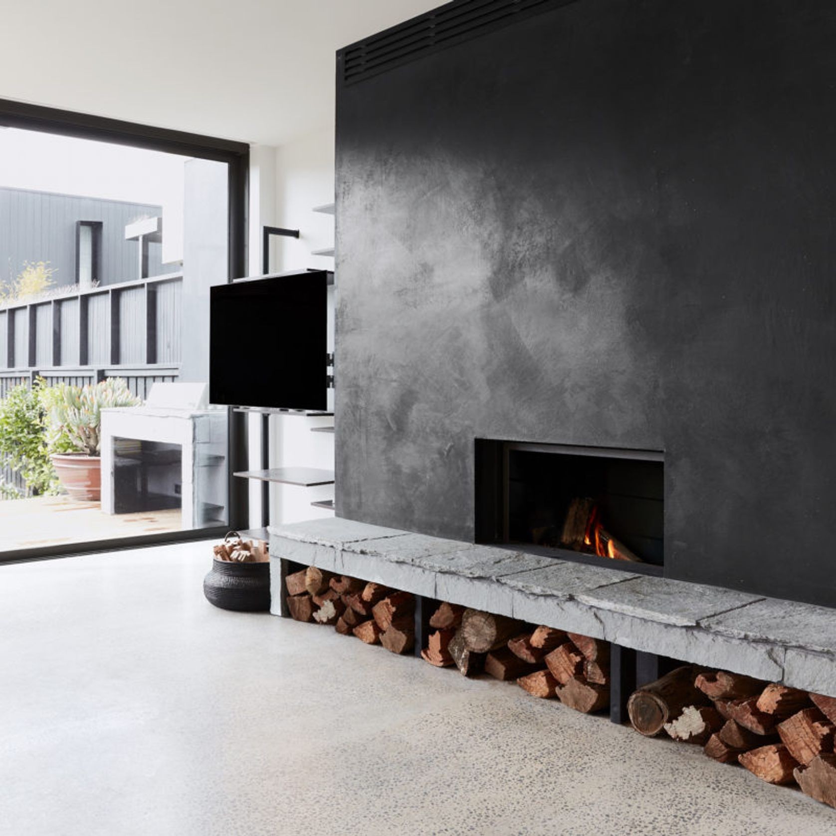 Stuv 21 - Single Sided Built-in Fireplace gallery detail image