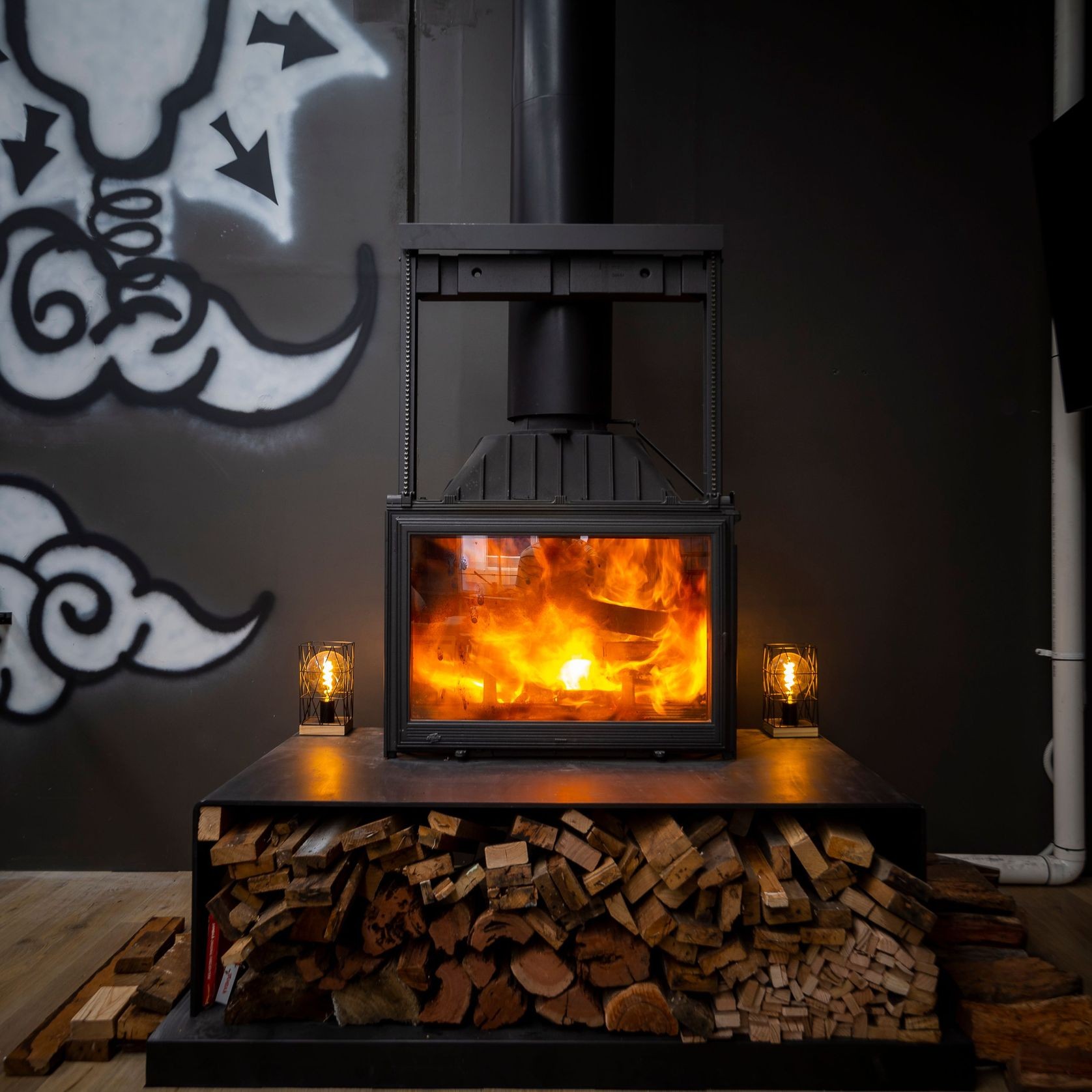 Seguin Super 9 Cheminee Fireplace - Swing and Lift Door gallery detail image