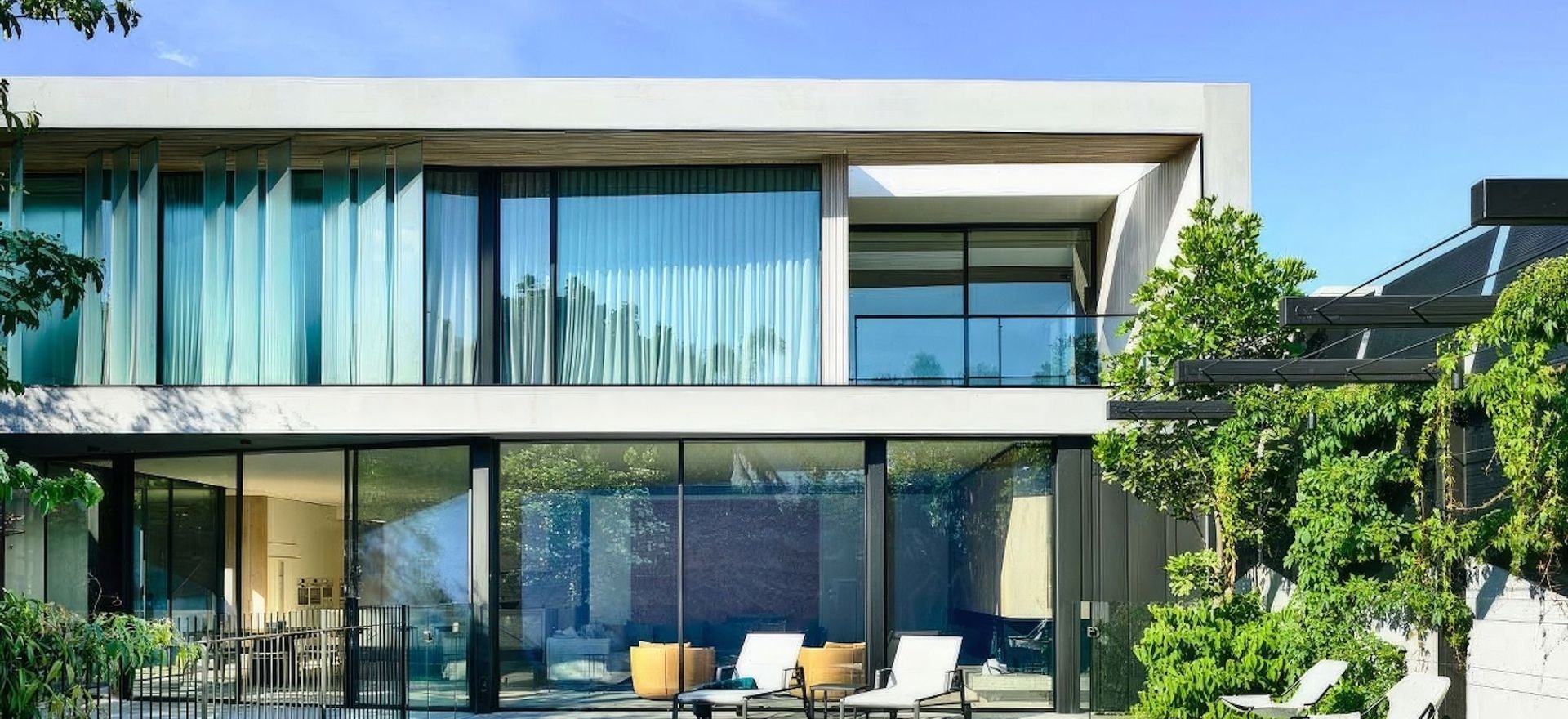 Heritage, regulations and budgets: the architectural window brand solving your problems