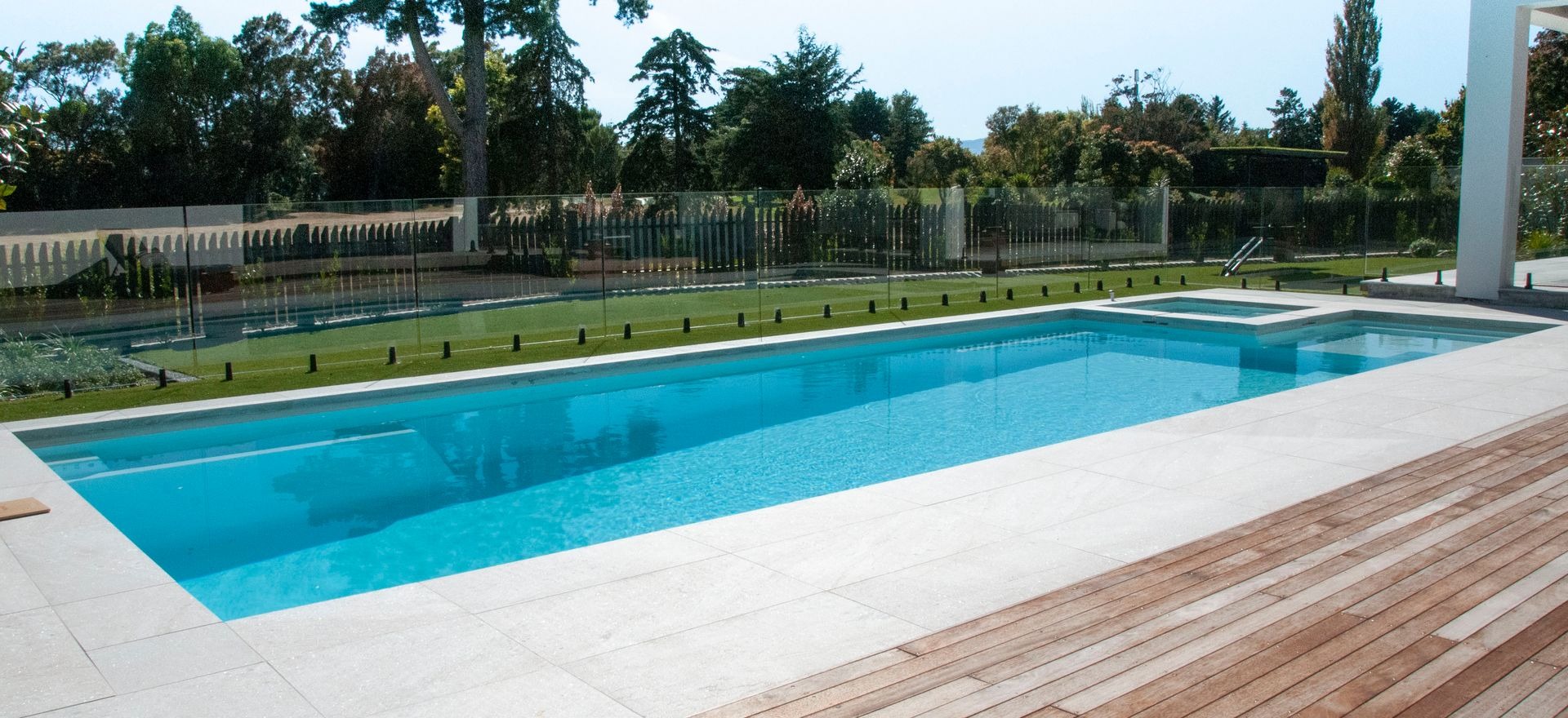 Natural stone pool coping: the ultimate guide for homeowners