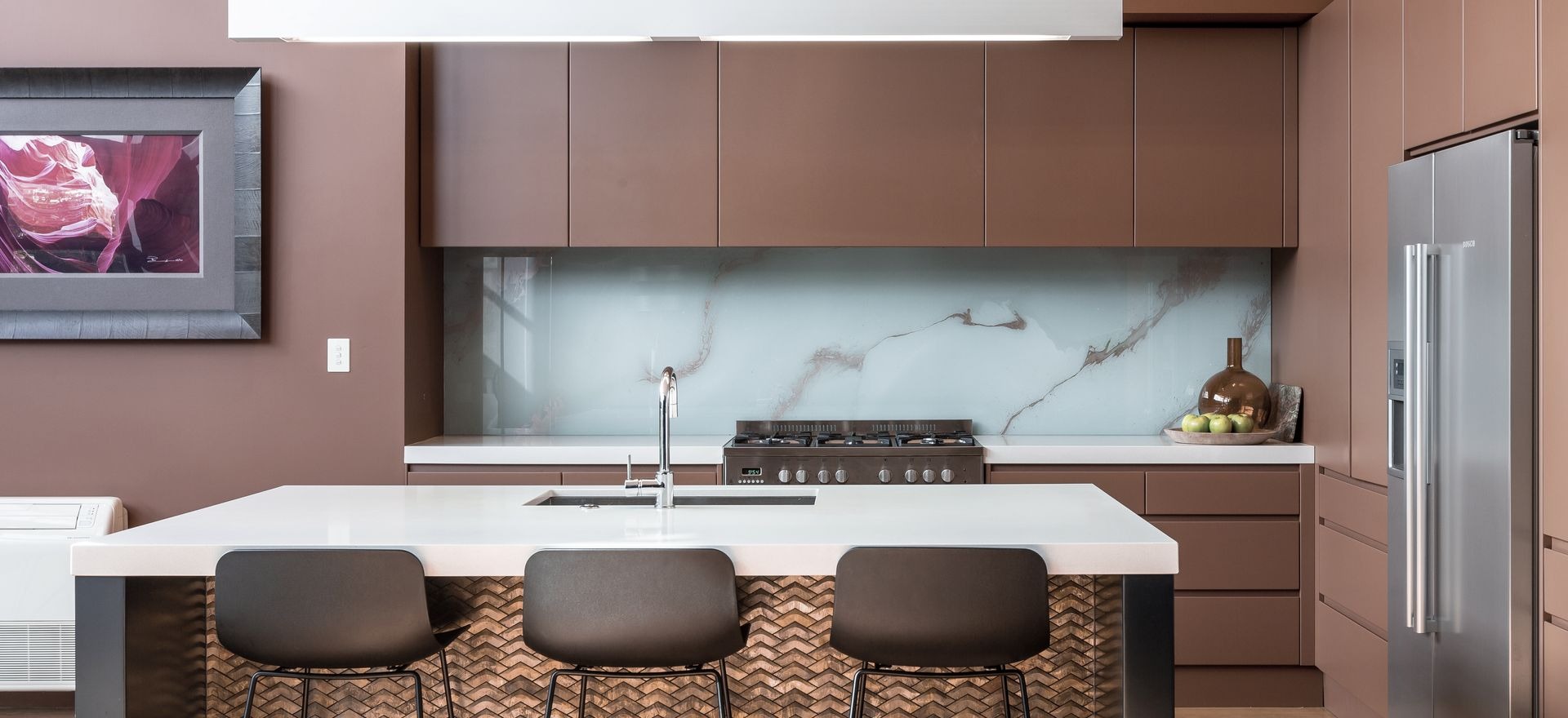 Expert tips for choosing the perfect glass splashback