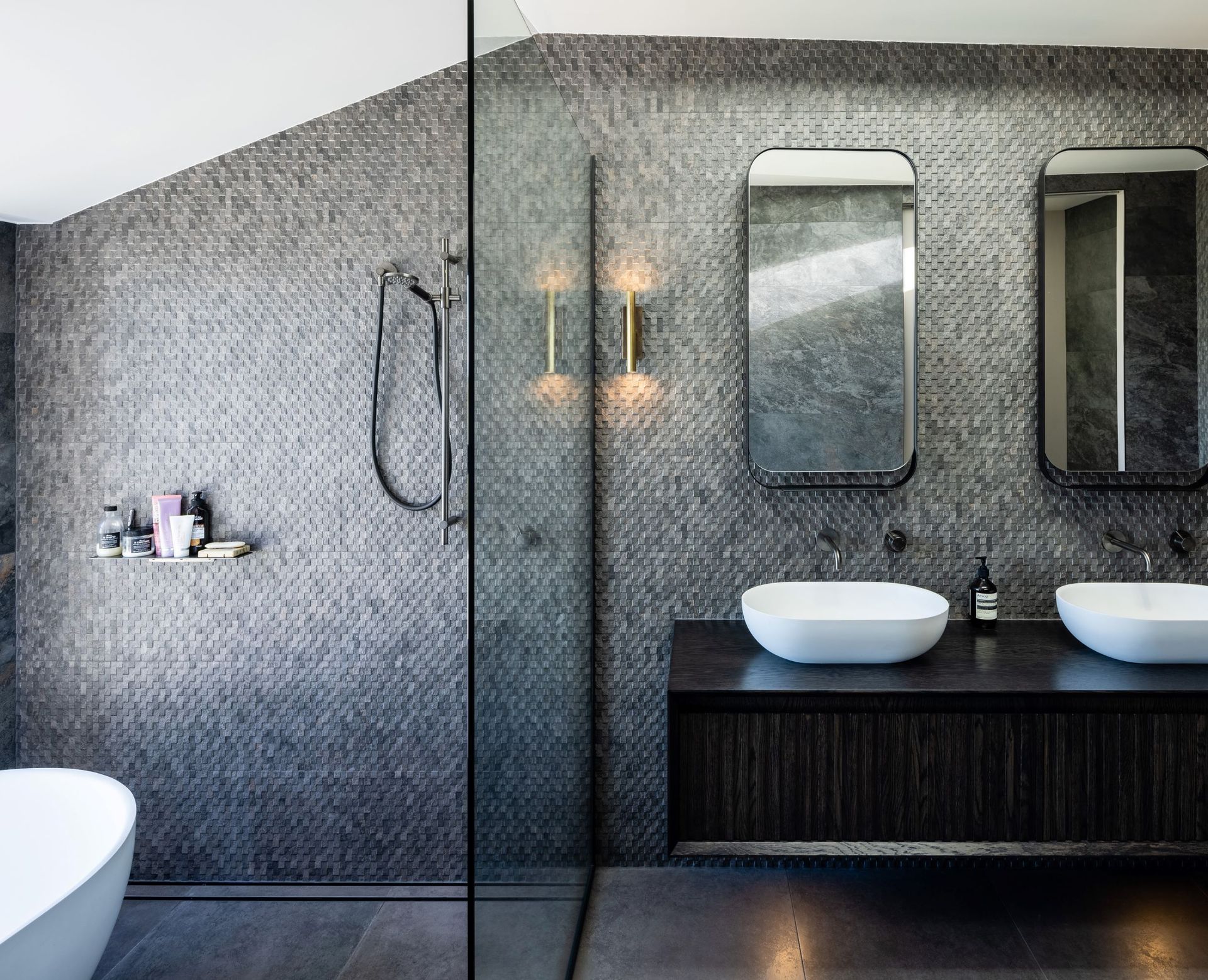 17 Modern Shower Designs for an Elegant Look