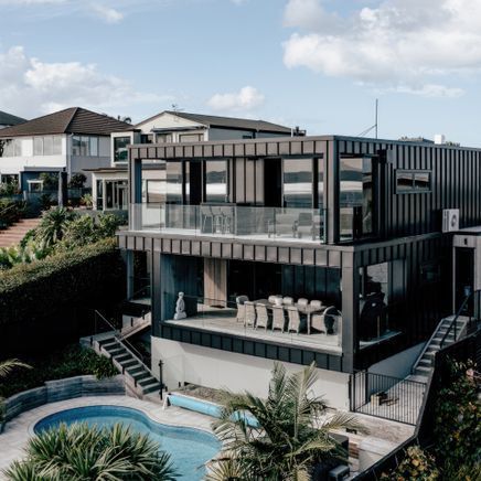 A clifftop oasis: the Whangaparāoa new-build that dazzles from on high