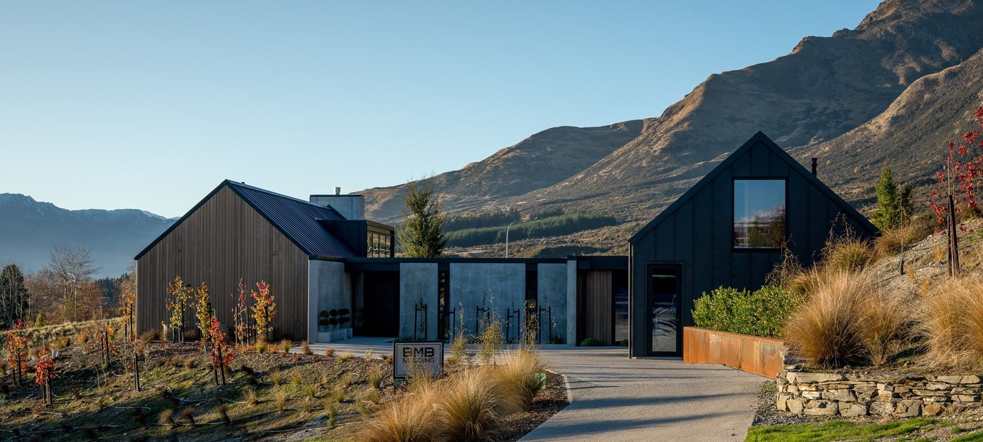 An industrial chic Queenstown residence built around a view of The ... - Industrial Chic Mansions Middletown