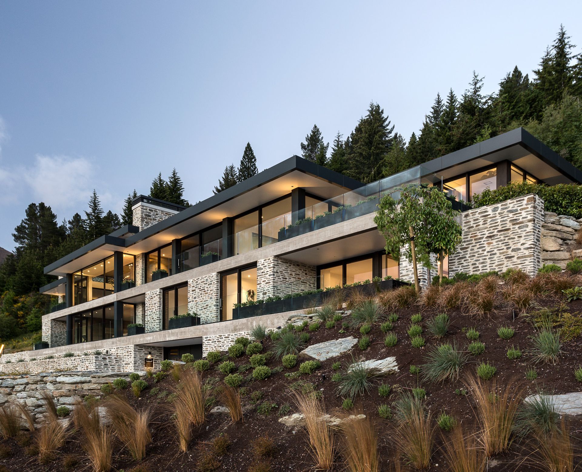 洋書 New alpine architecture Alpine Architecture in South Tyrol (DETAIL Special): Reisch
