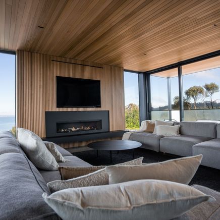 A tranquil Waiheke oasis makes the most of its stunning site