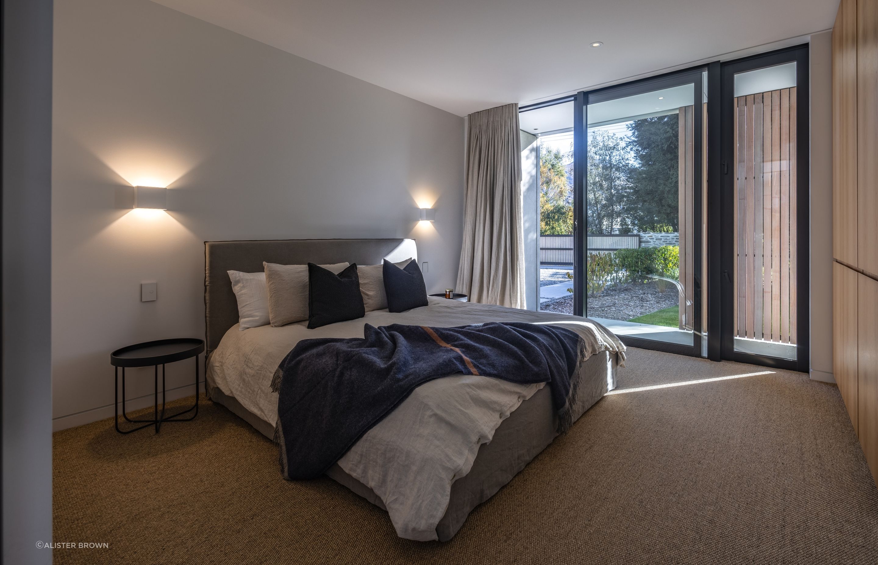 Bedrooms are minimal in reflection of their primary purpose, favouring a connection to the outdoors.