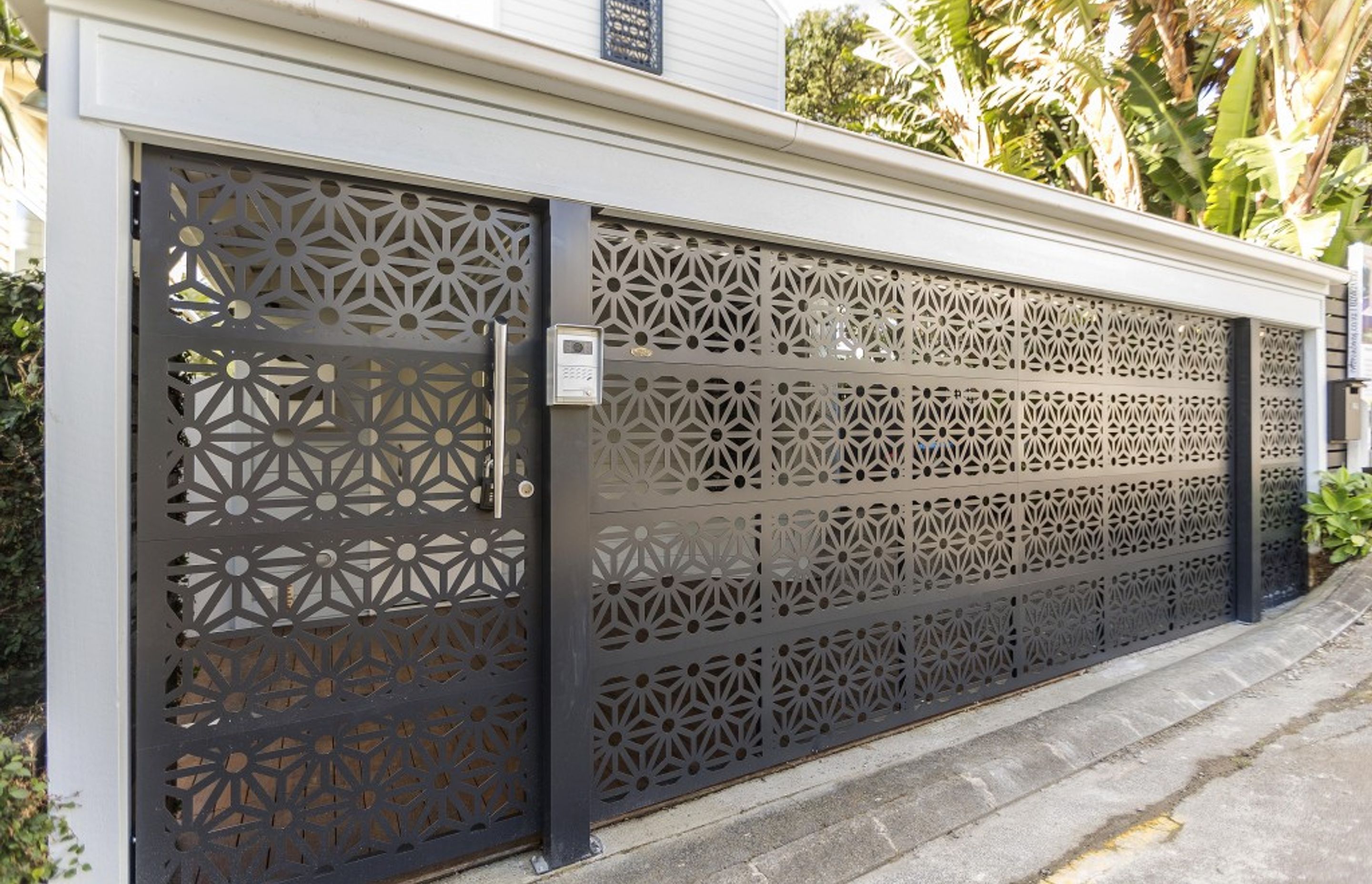 Gate style cheap doors