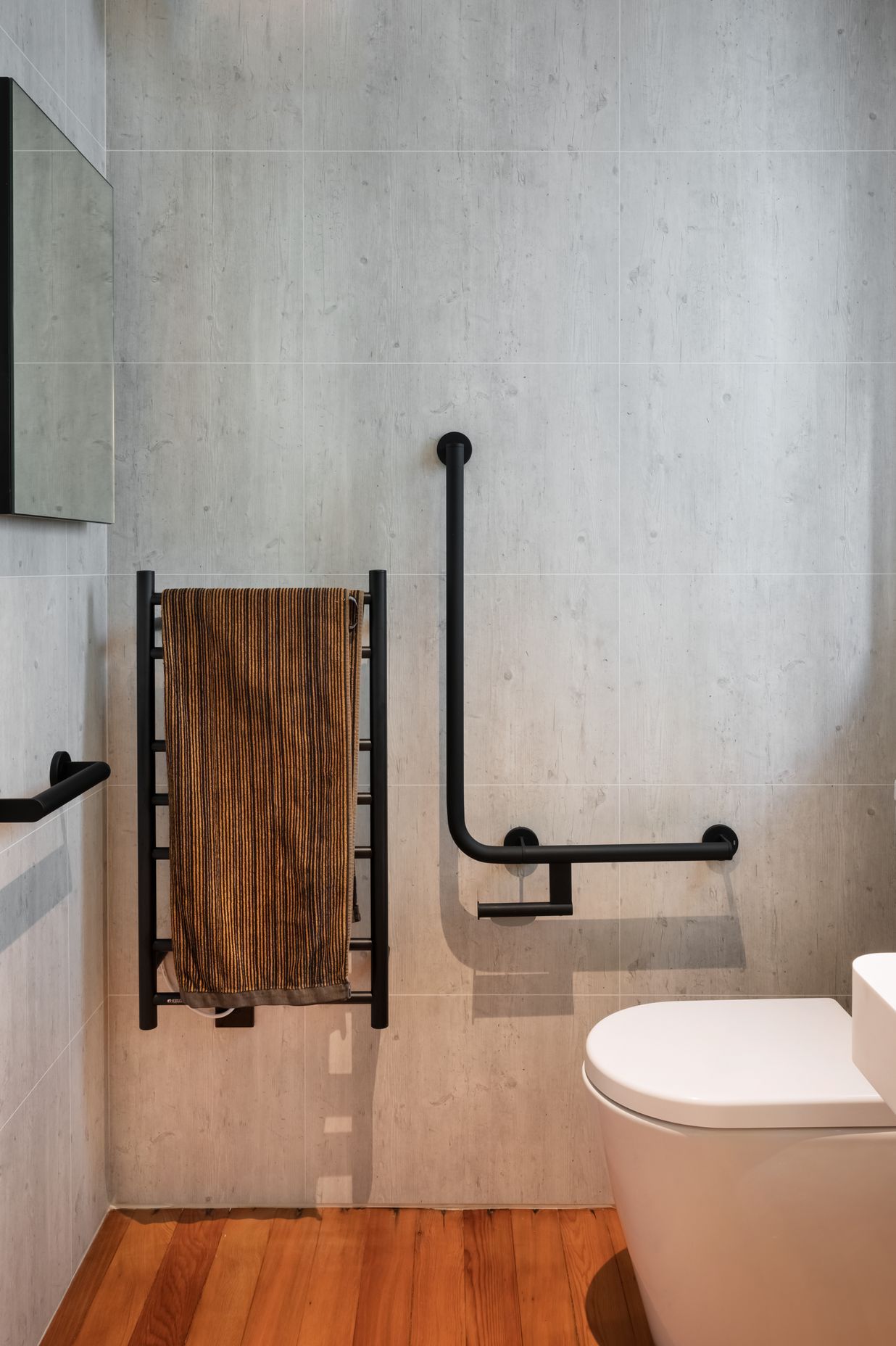 Renovated bathroom using stylish accessible fittings