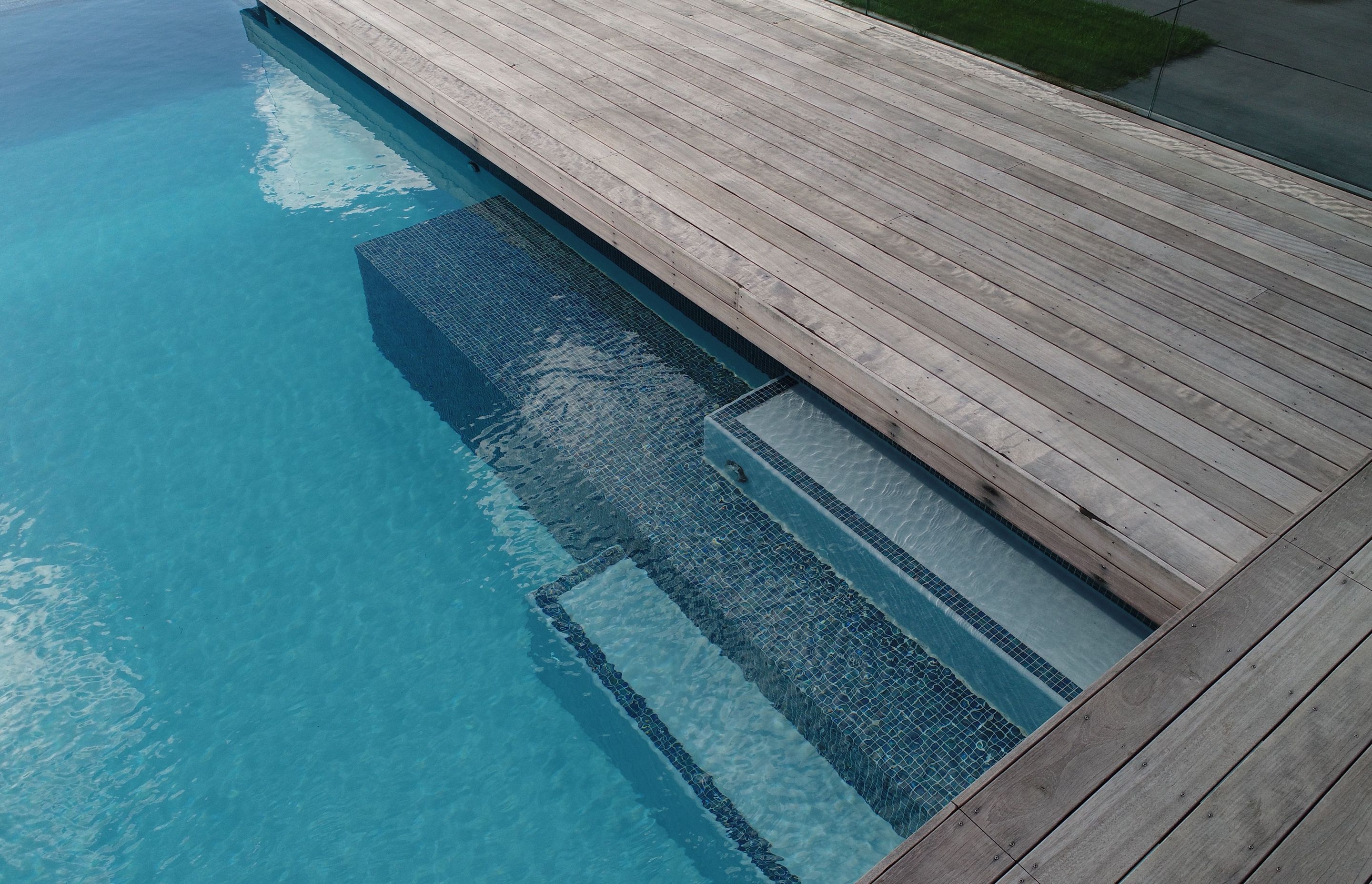 Pool Edge(プールエッジ) Glass Edge Infinity Pool by Mayfair Pools & Spas | ArchiPro NZ
