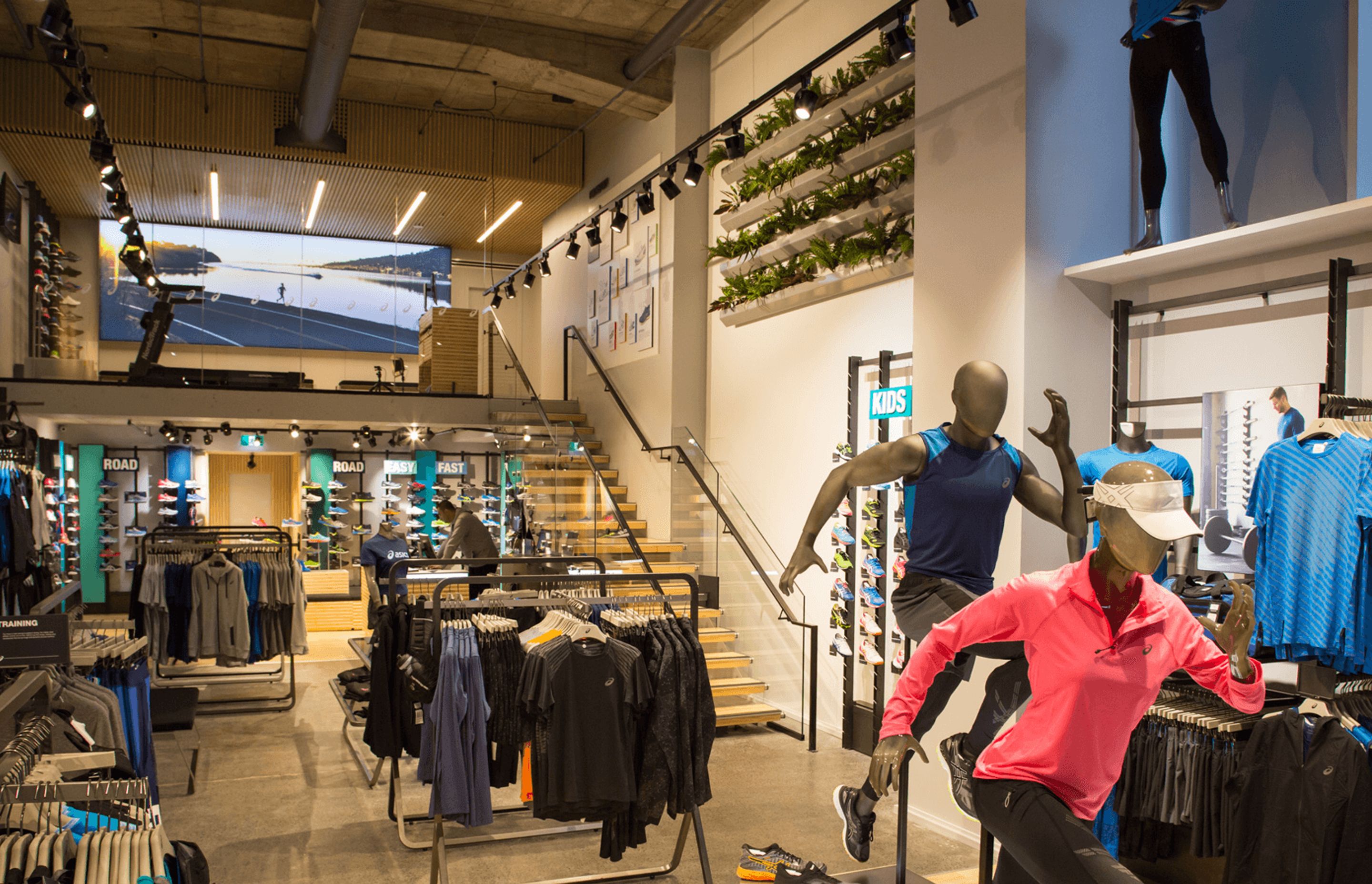 Asics store 2025 near me used