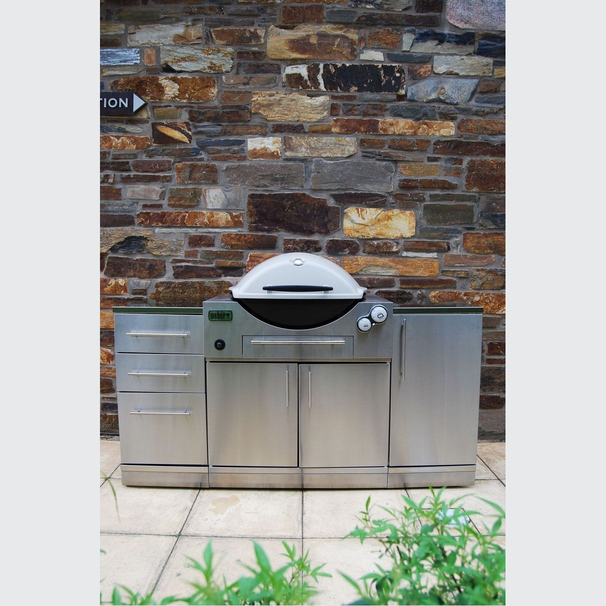 Weber q store built in