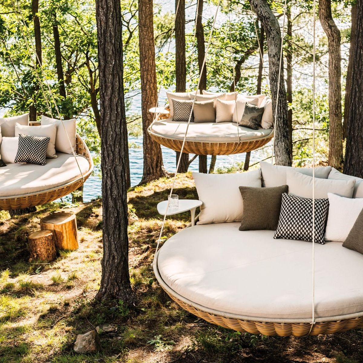 Covered outdoor swinging lounger store
