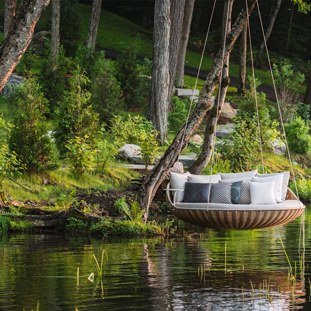 Swinging bed for outdoor lounging outlet