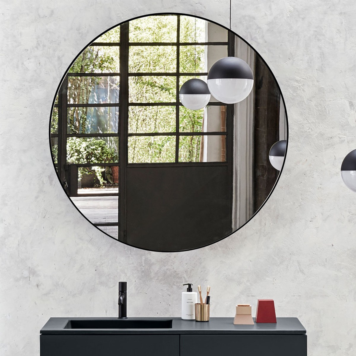 Round outlet mirror cabinet