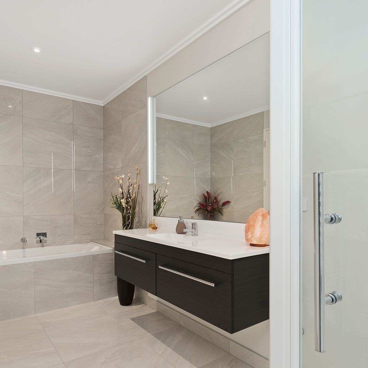 Custom frameless mirror store