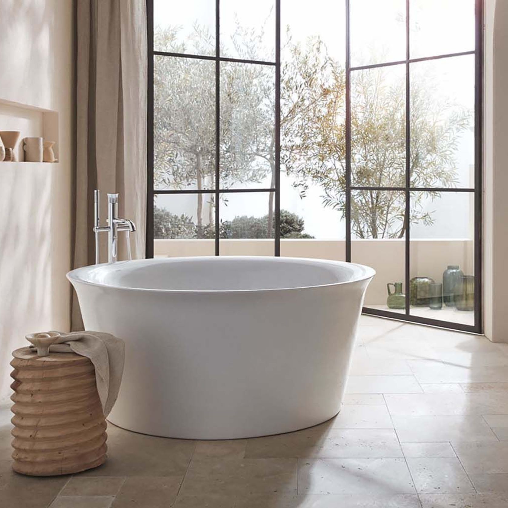 White Tulip Freestanding Circular Bath by Duravit gallery detail image