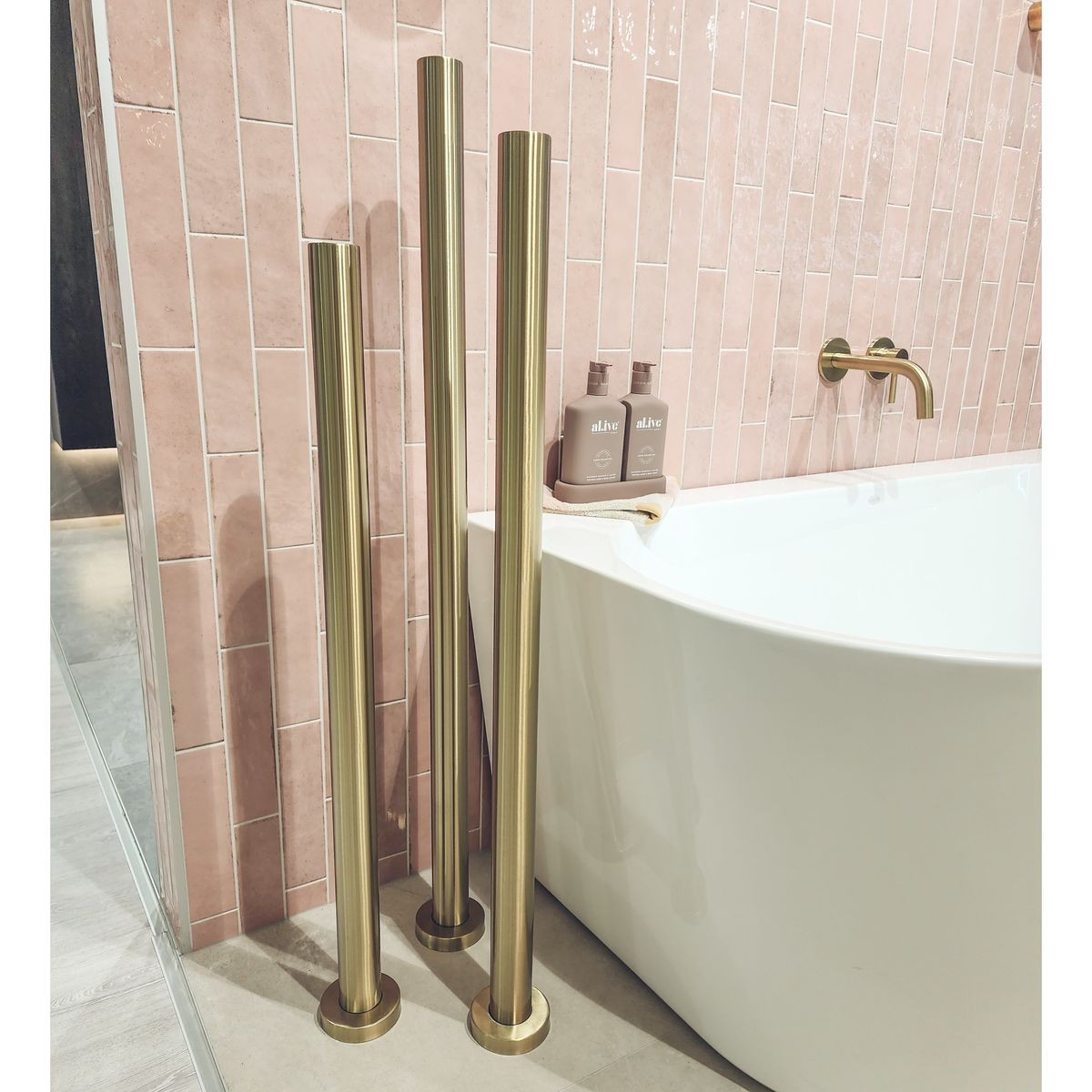 900mm heated towel rail outlet