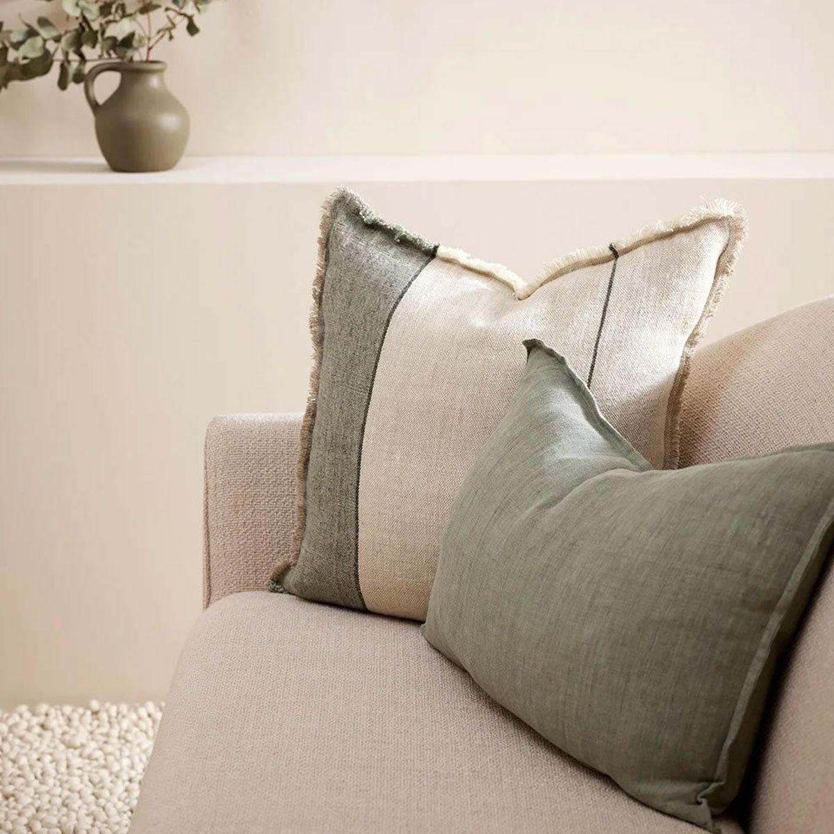 Baya lumbar store pillow