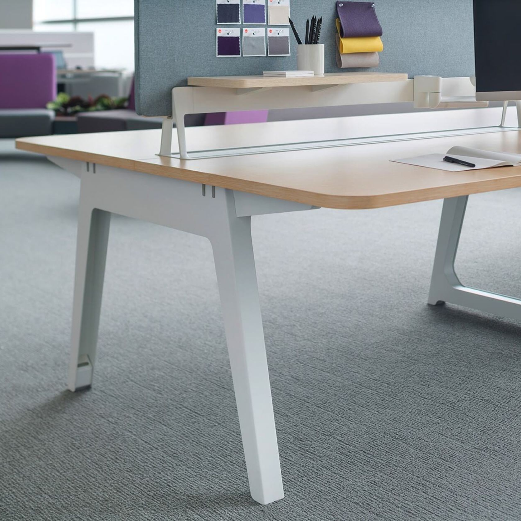 Optimis Pod 3 desking gallery detail image