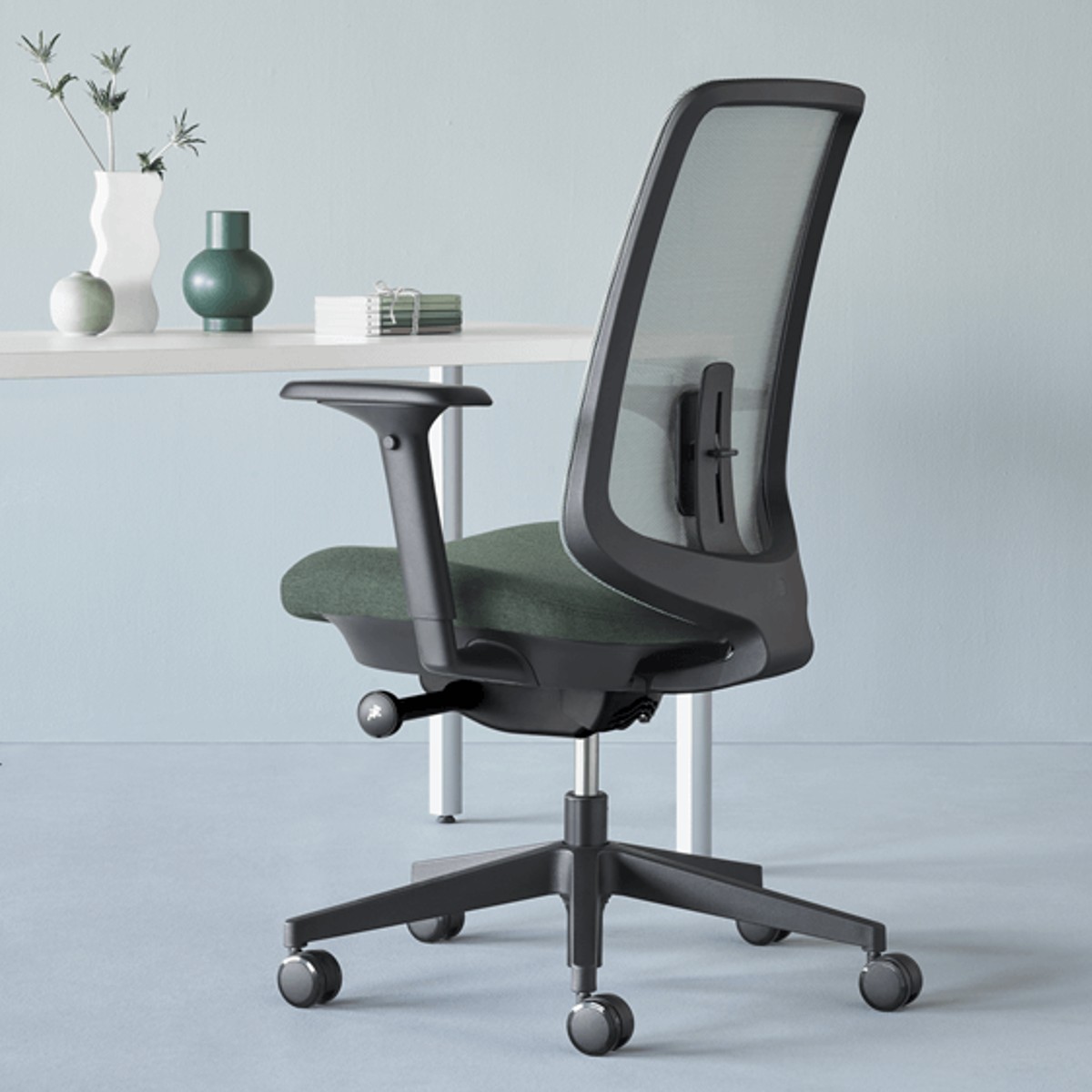 Aeron clearance no arms