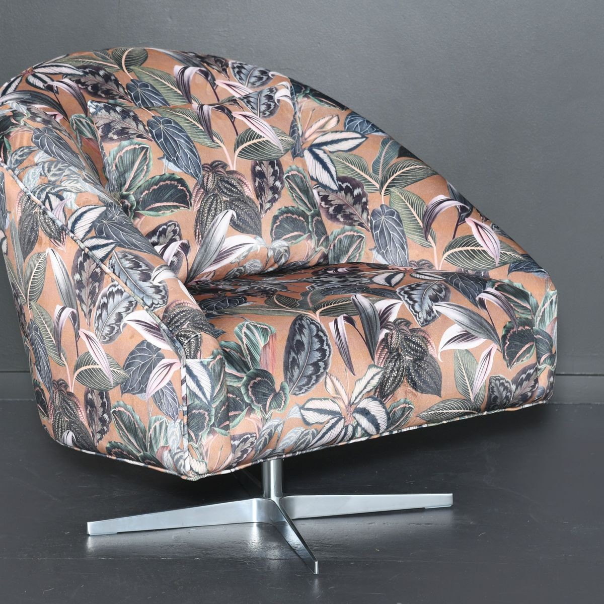 Orbit best sale swivel chair