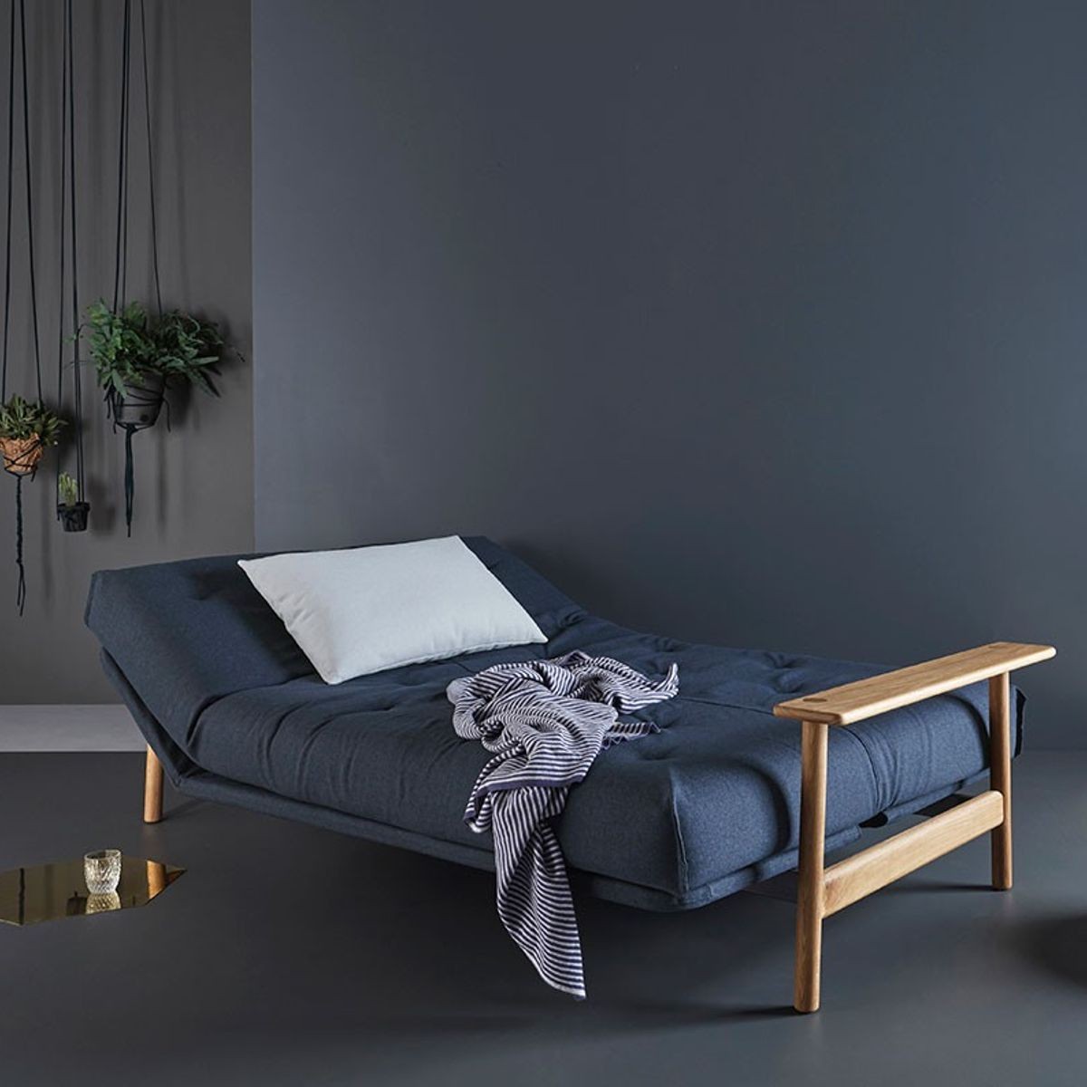 Futon style 2025 sofa bed