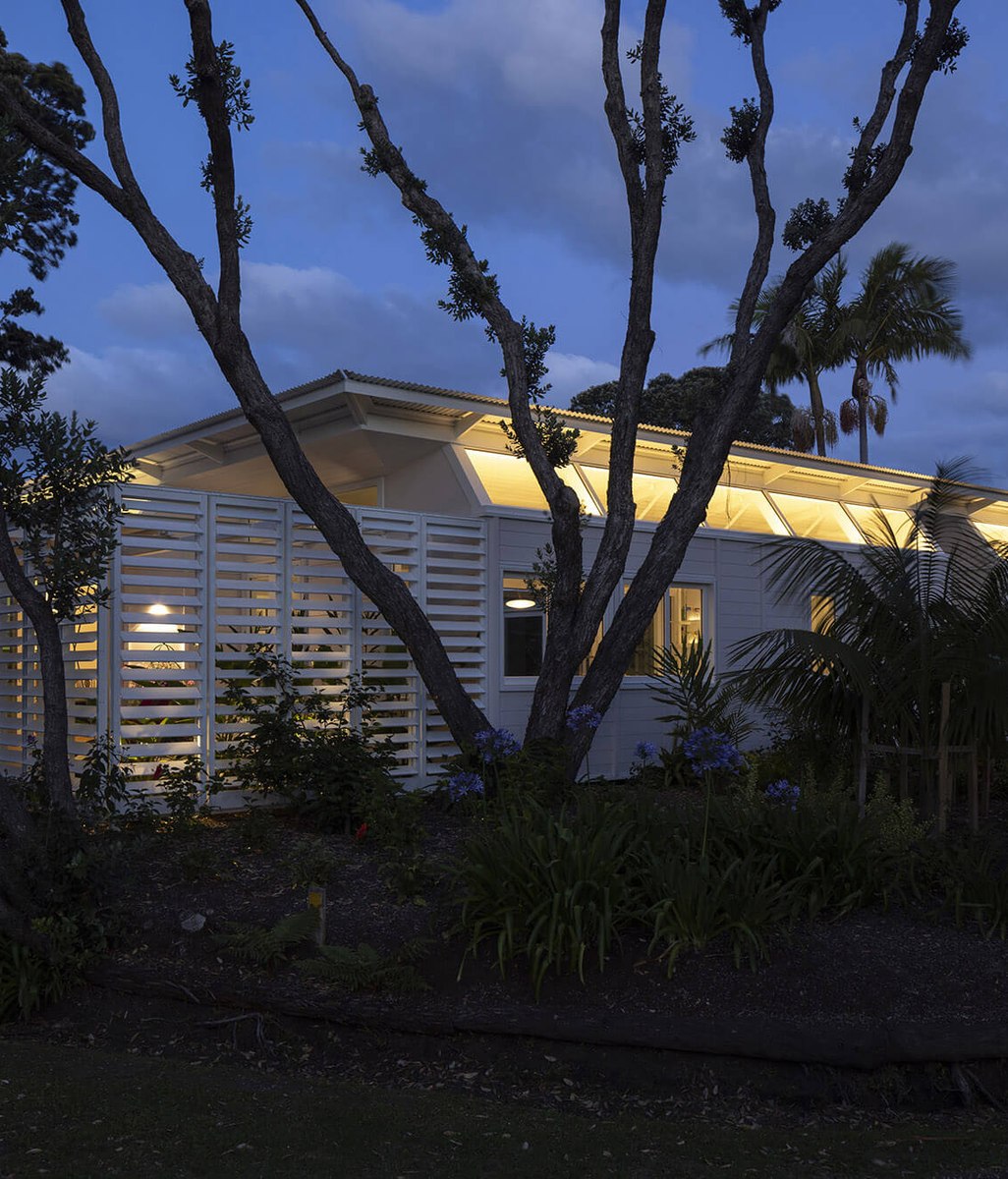 A corrugated-topped seaside dwelling invites contemplation from every angle.