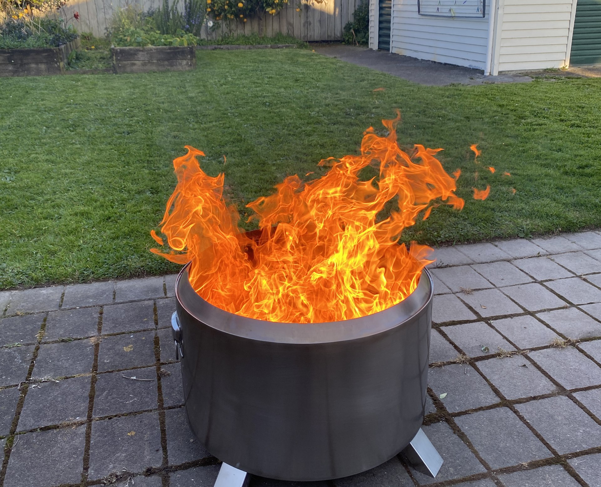 The ultimate guide to smokeless fire pits: how they work & why you need one