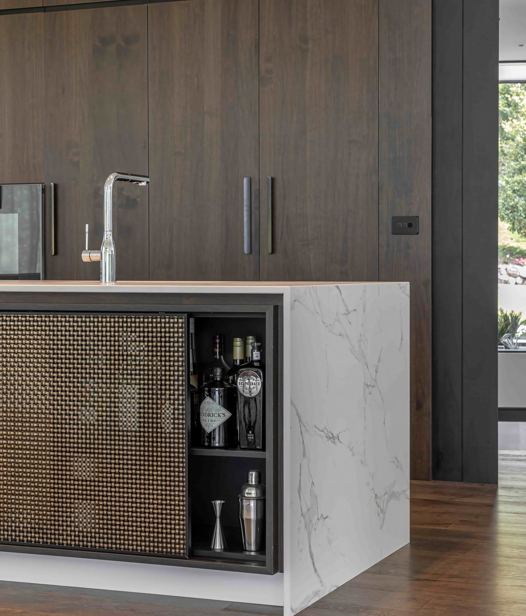 Timber vs Aluminium Kitchen Cabinet Doors: Which Is Right for Your Kitchen?