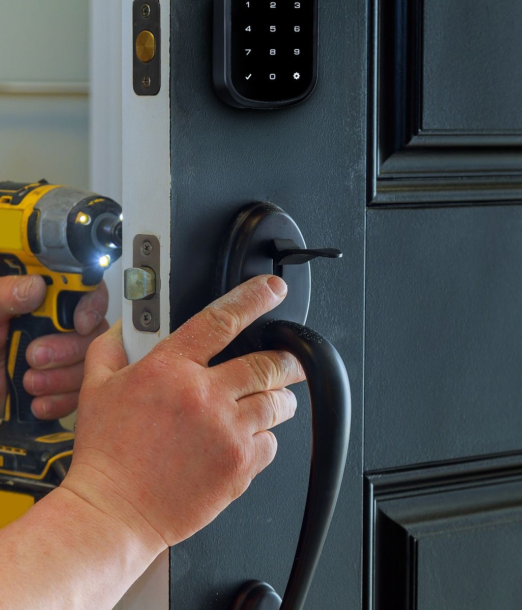 How to choose the right door hardware for your home