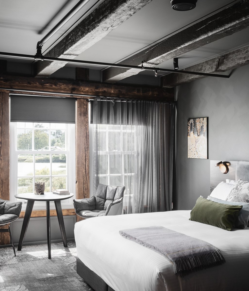 Explore the look: Stillwater Seven