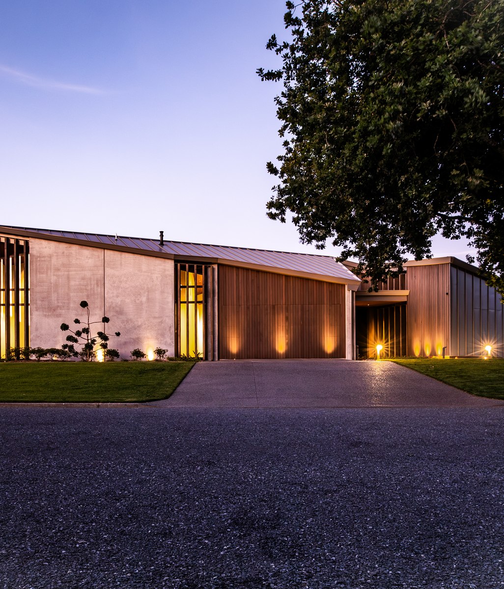 A contemporary retreat overlooking the Waikato River