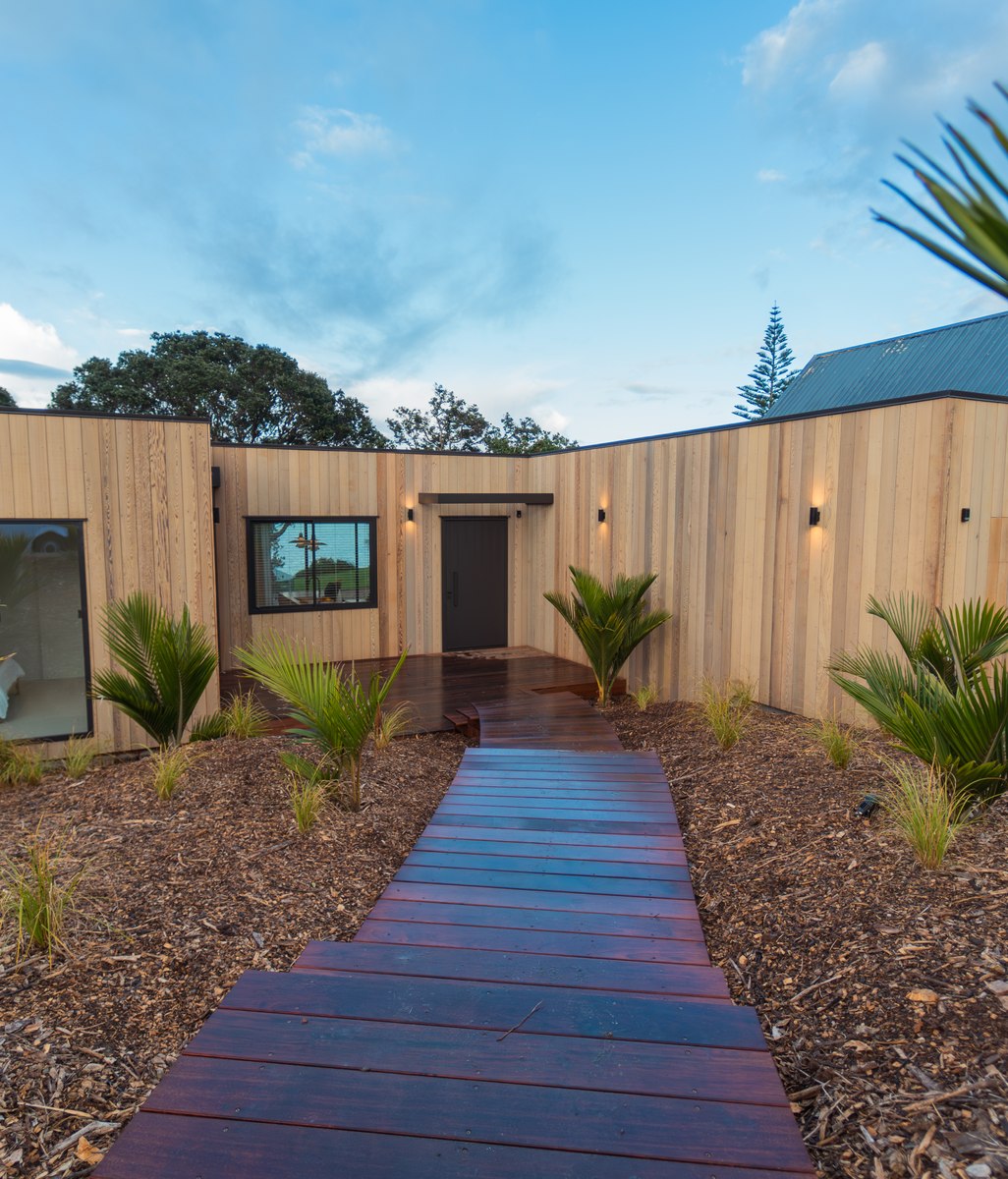 The cliff-top Waiheke home built in six months