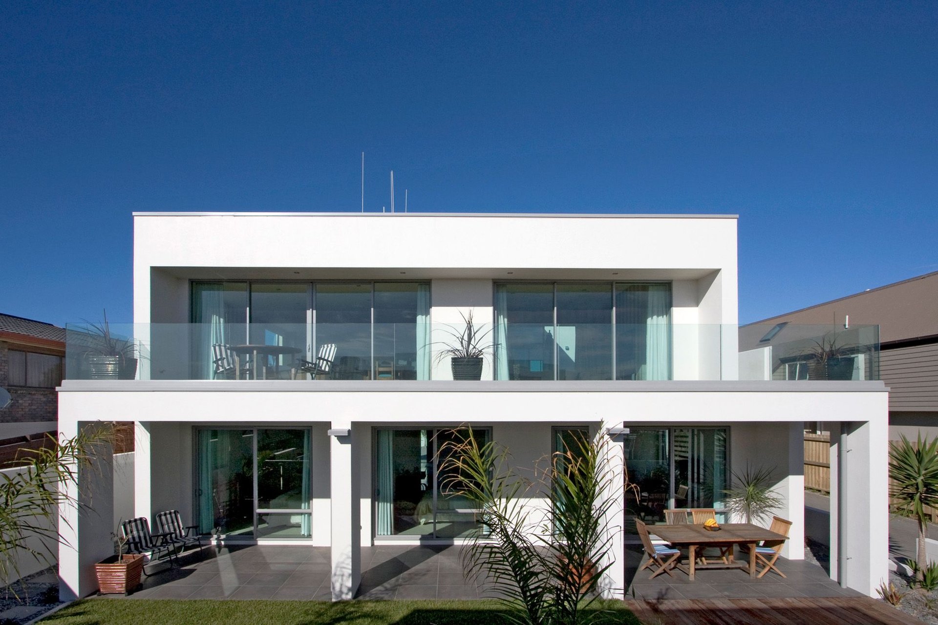 Oceanbeach Contemporary Living by Shaw Builders | ArchiPro NZ