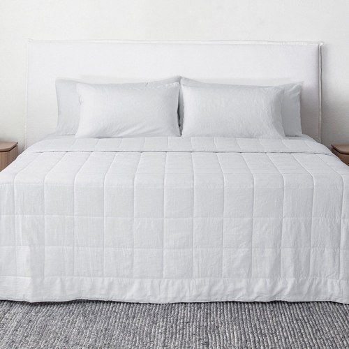 White Cotton-filled Linen Quilts