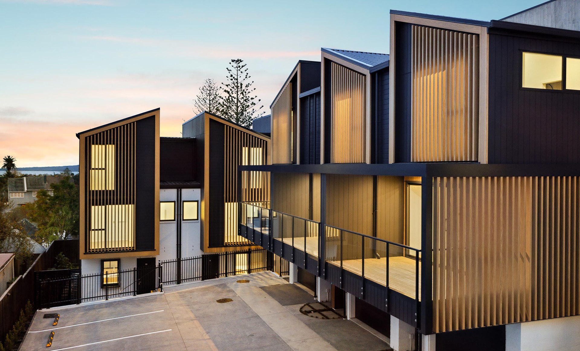 White & Light-Coloured Woodgrain Finishes